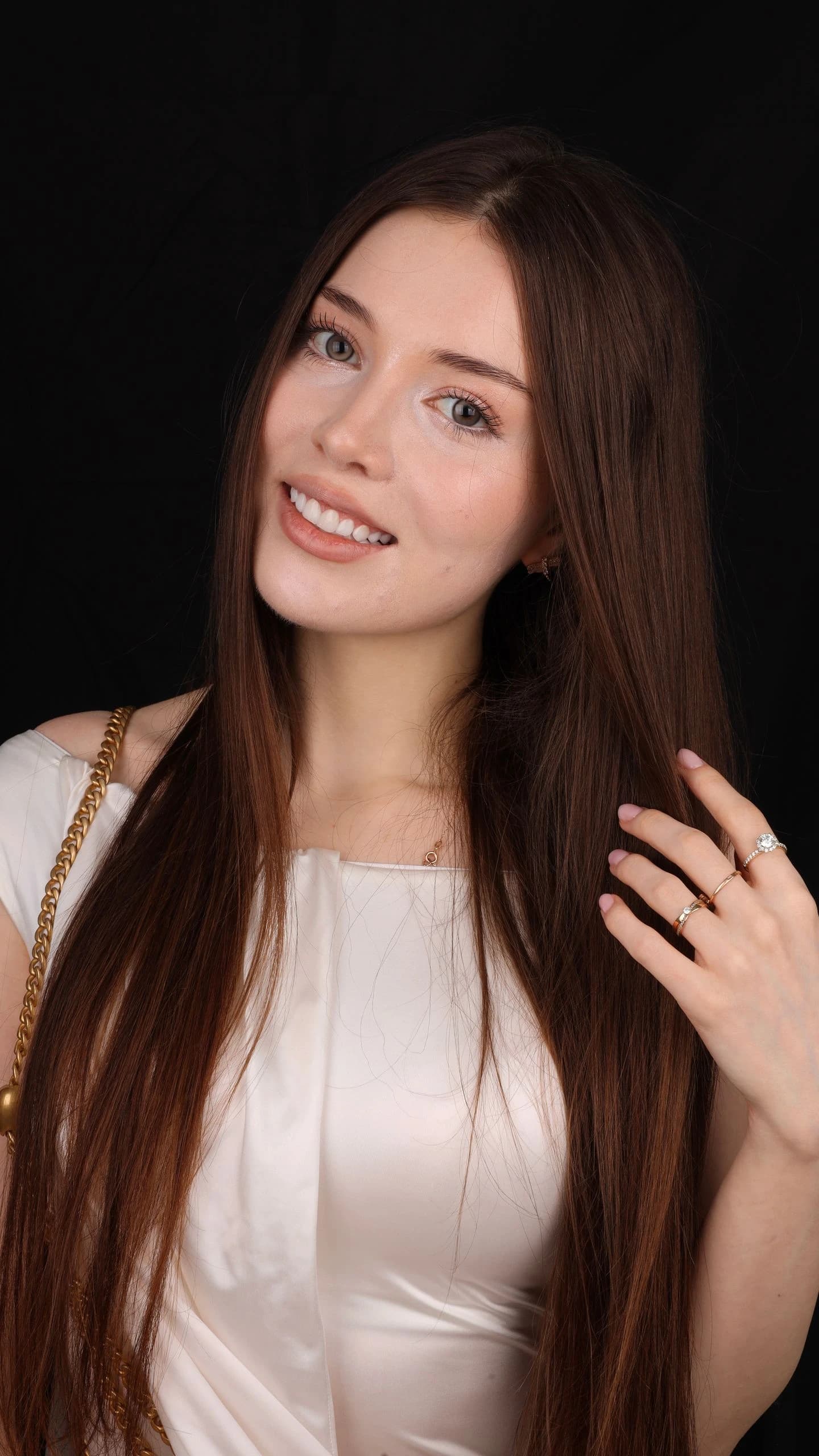 Patient smile result 16